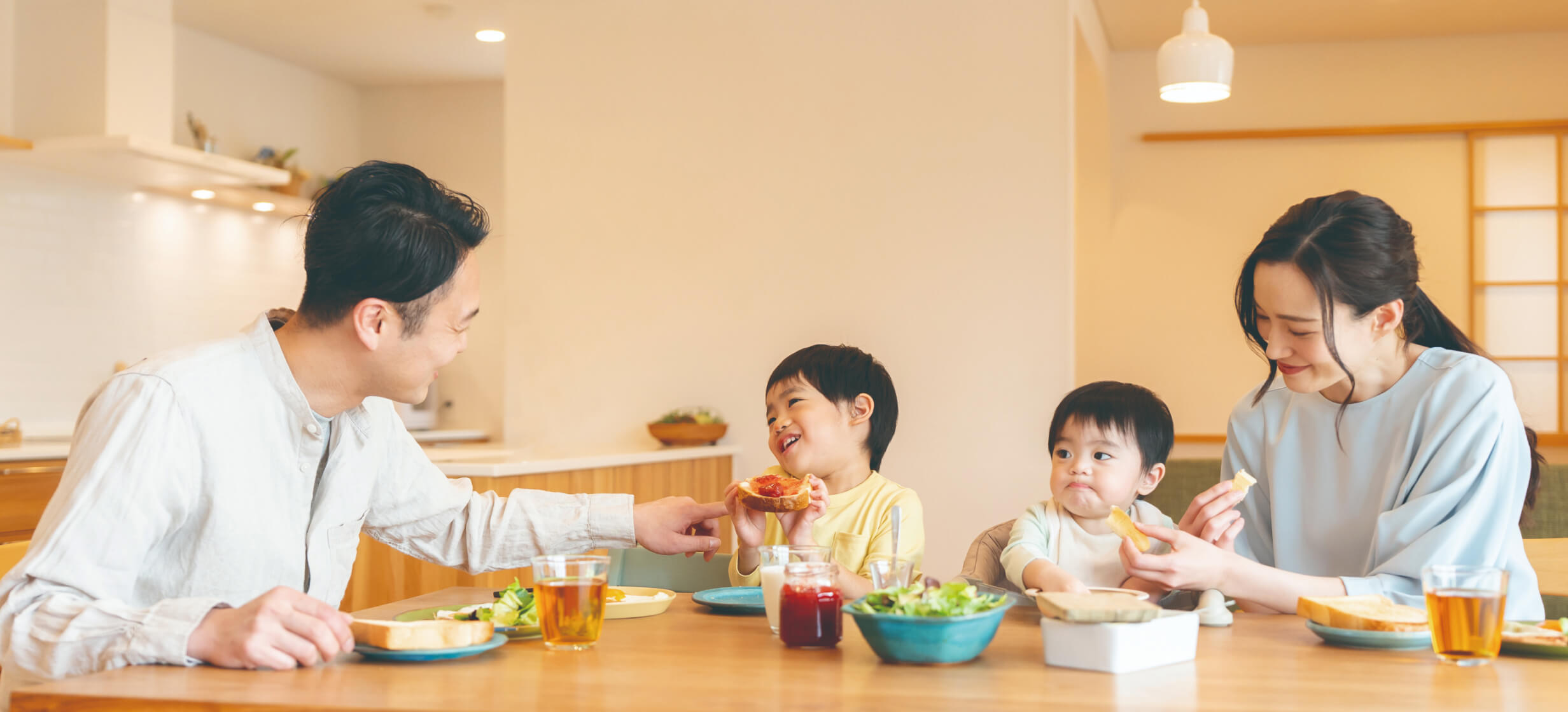 食卓のイメージ